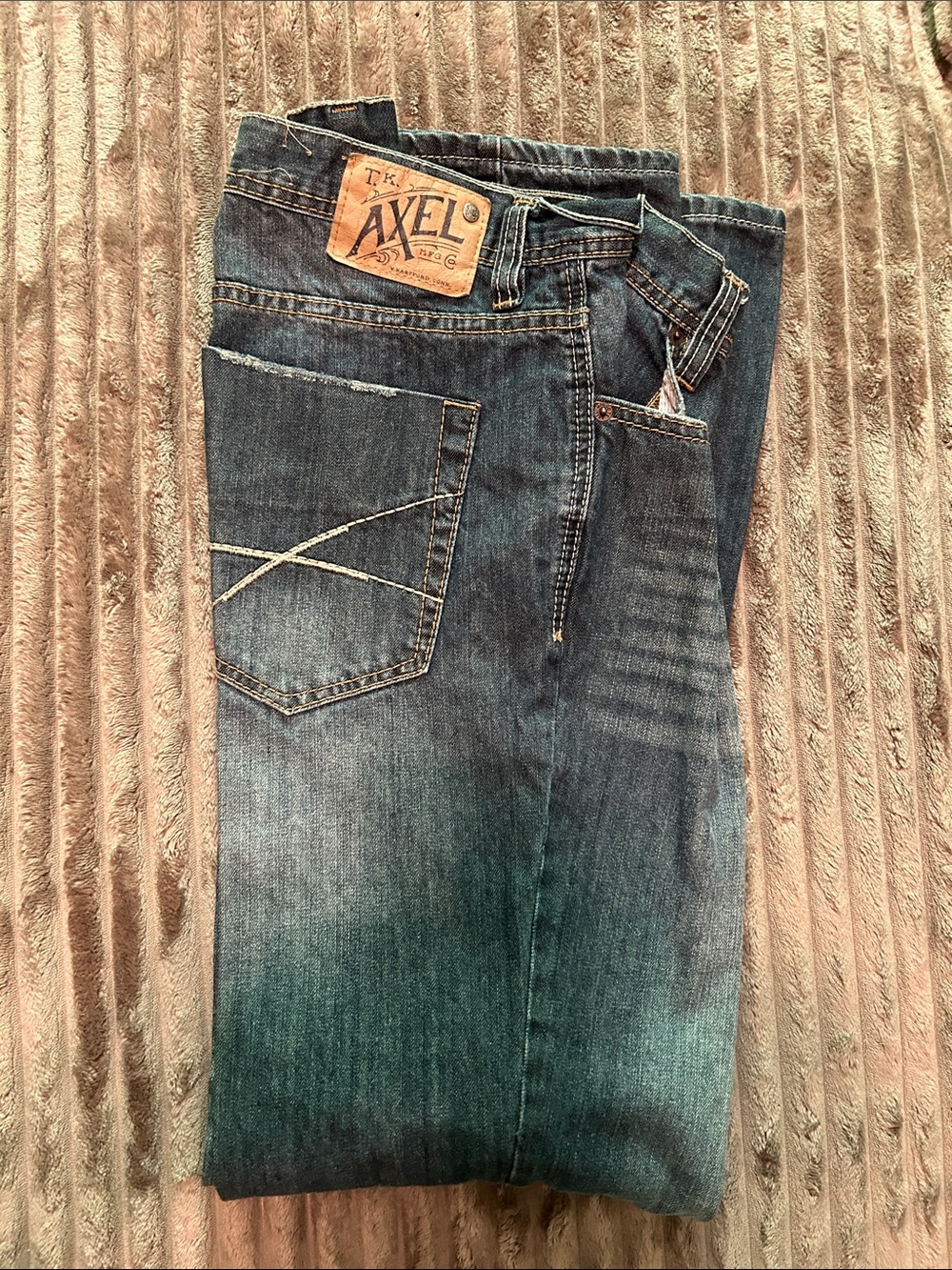 Men’s Relaxed Fit Jeans in Dark Blue Wash